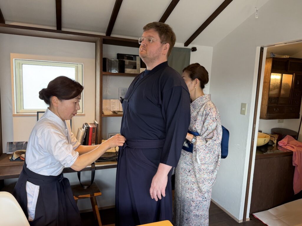Changing clothes of Hakama
