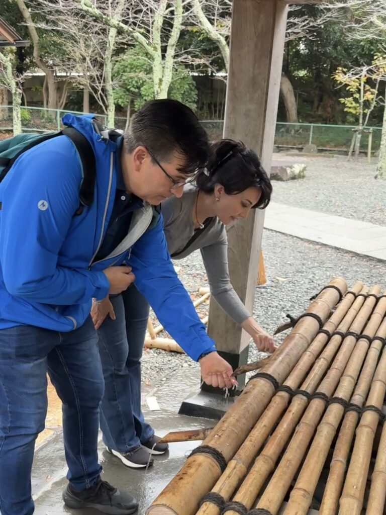 Purifying their hands before worship at the Great Buddha of Kamakura (Kotoku-in Temple)