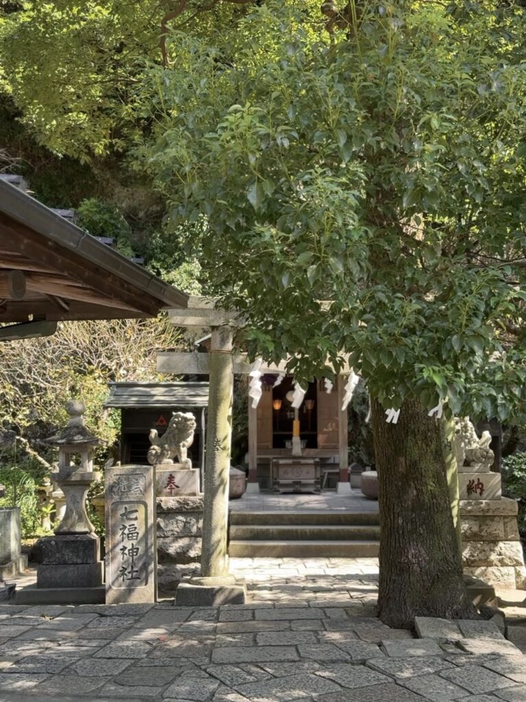 Zeniarai Benzaiten Shrine Shichifuku Shrine